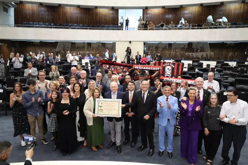 Assembleia Legislativa do Paraná  Notícias > Assembleia participa do “Jogar  e Fazer o Bem” que arrecadou brinquedos para crianças carentes