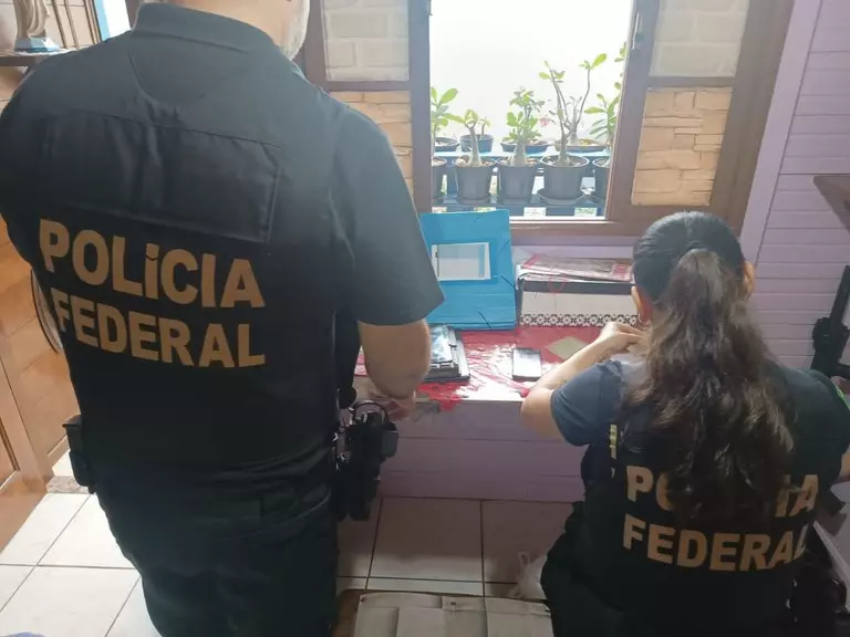 25/10 Agora pouco: PF em Guarapari prende em flagrante homem por violência sexual pela internet