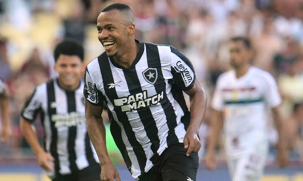Maracanã/ 4 a 2 : Botafogo faz bate Flu e fica na esperança de se classificar à semi no RJ