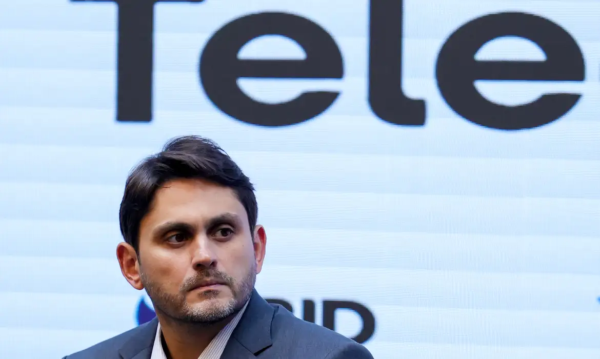 Governo apura volta temporária do X e pode pedir cassação da Starlink no Brasil