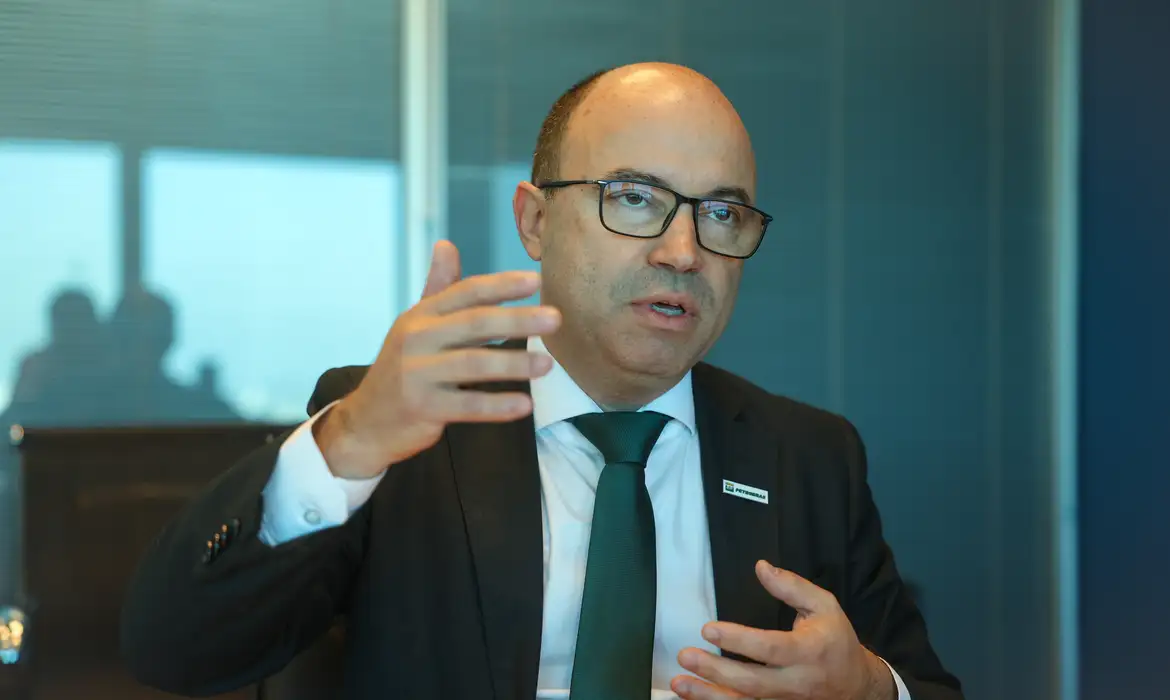 Diretor diz que geração de caixa é a maior fortaleza da Petrobras e vê acerto na política de preços “abrasileirados”