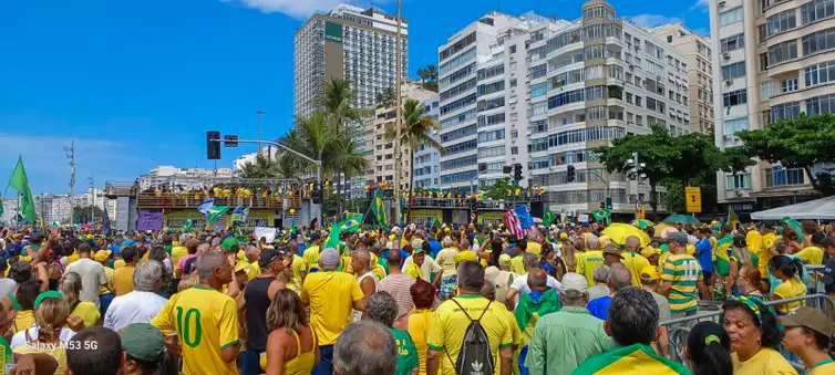 Em ato no Rio Bolsonaro disse que jamais esperava um dia estar lutando por anistia de pessoas de bem que não cometeram nenhum ato de maldade