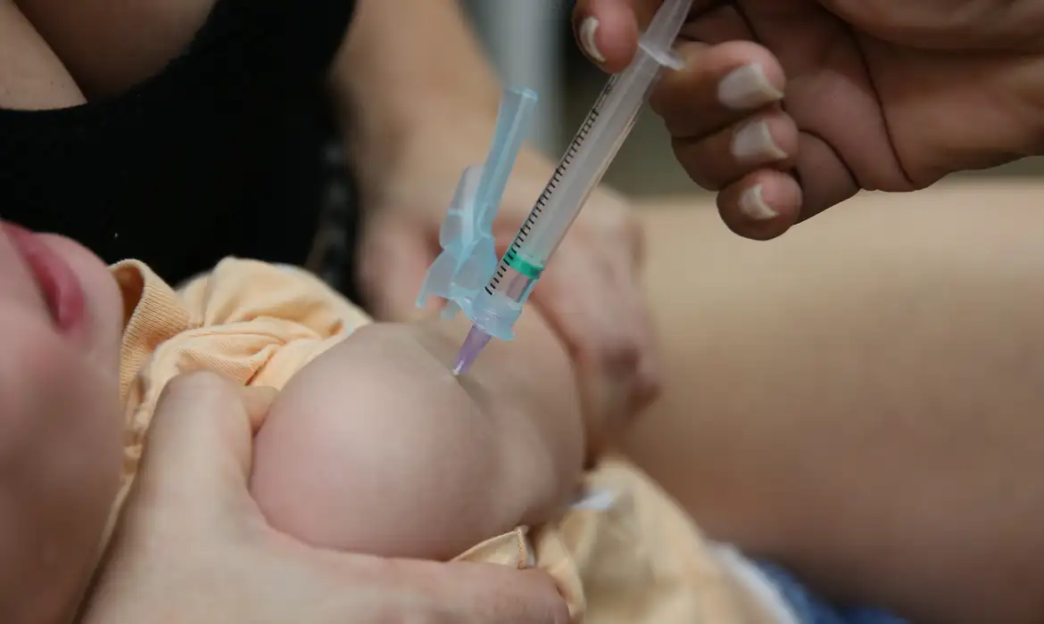 Campanha de vacinação contra a gripe começa nesta segunda-feira(7), meta é imunizar 90% dos grupos prioritários, veja quem pode