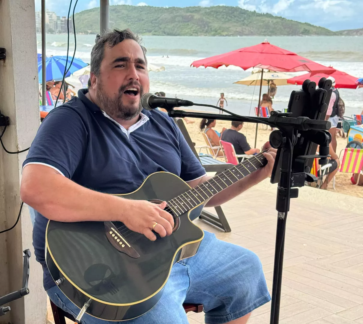 Nossa cidade de volta: Prefeito Rodrigo Borges autoriza volta de Música ao vivo nos quiosques da Praia do Morro, ele esteve pessoalmente para comemorar essa tradição da cidade