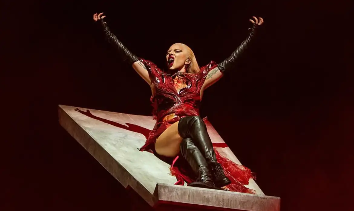 Lady Gaga já está no Rio para show gratuito na Praia de Copacabana para sábado (3), veja histórias dos fãs !