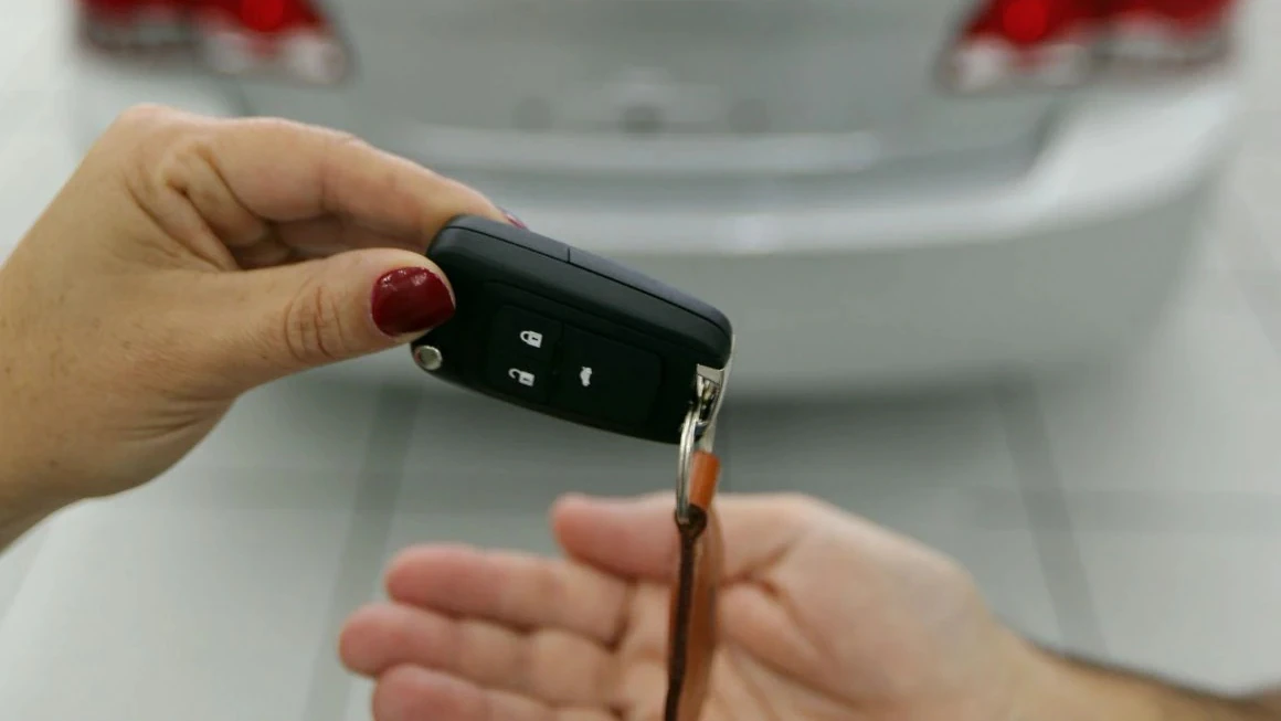 Novo dispositivo trava o carro em caso de não pagamento ao banco; entenda