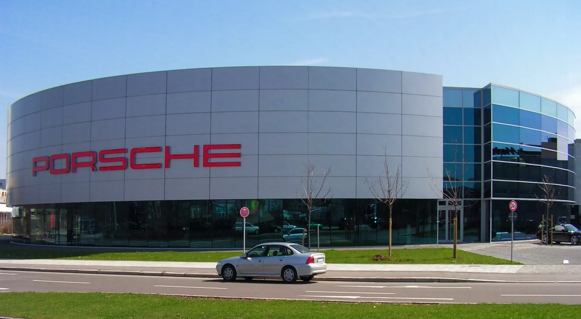 Porsche se manifesta após acidentes envolvendo carros da marca: ‘Comprometimento com a segurança‘