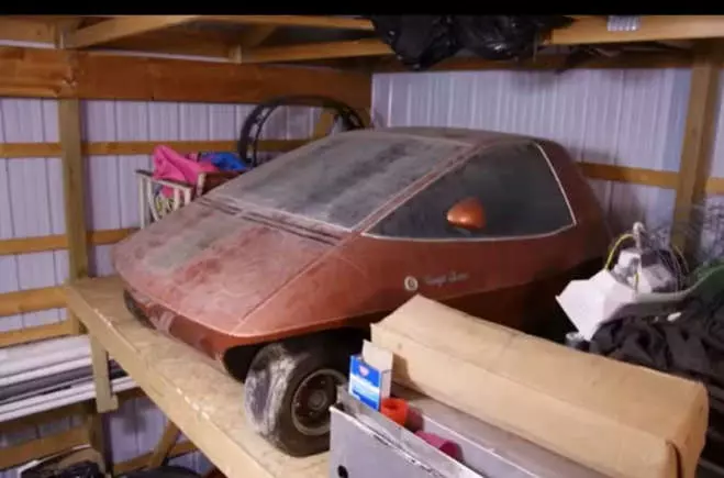 Raríssimo Carro Elétrico dos Anos 60 é Descoberto Abandonado em Celeiro