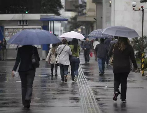 Frente fria avança pelo Brasil e coloca cidades em alerta para temporais