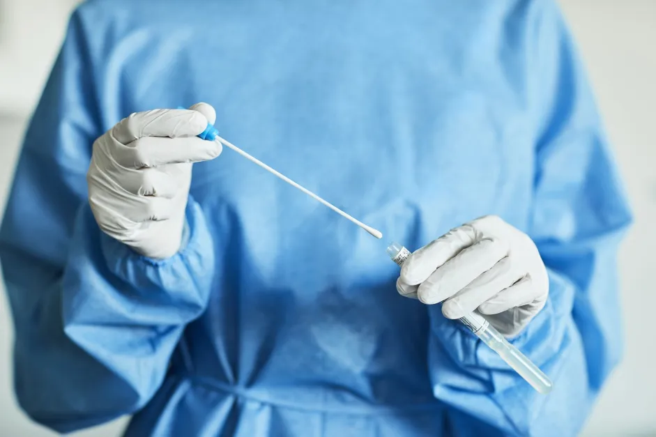 SP monitora nova cepa da Mpox e orienta busca de atendimento nos primeiros sintomas