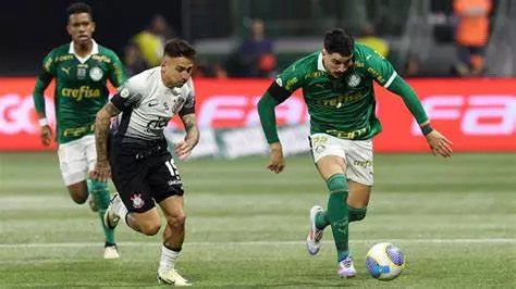 Palmeiras derrota Corinthians por 2 a 0 no Brasileirão e entra no G4