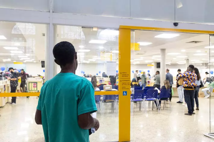 O que abre na Sexta-Feira Santa e Tiradentes? Veja o funcionamento do INSS, bancos e Correios