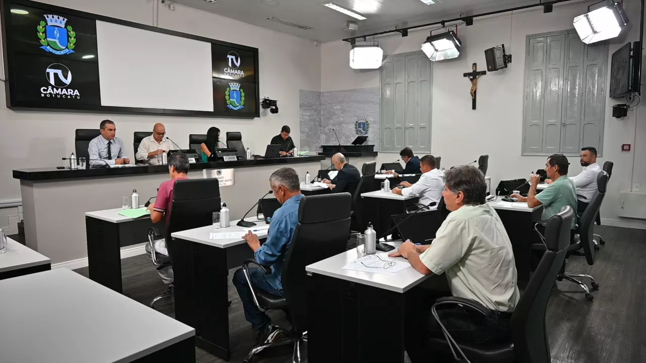 Câmara de Botucatu discute criação de cargos, reajustes salariais e reestruturação administrativa em sessão nesta terça (22)