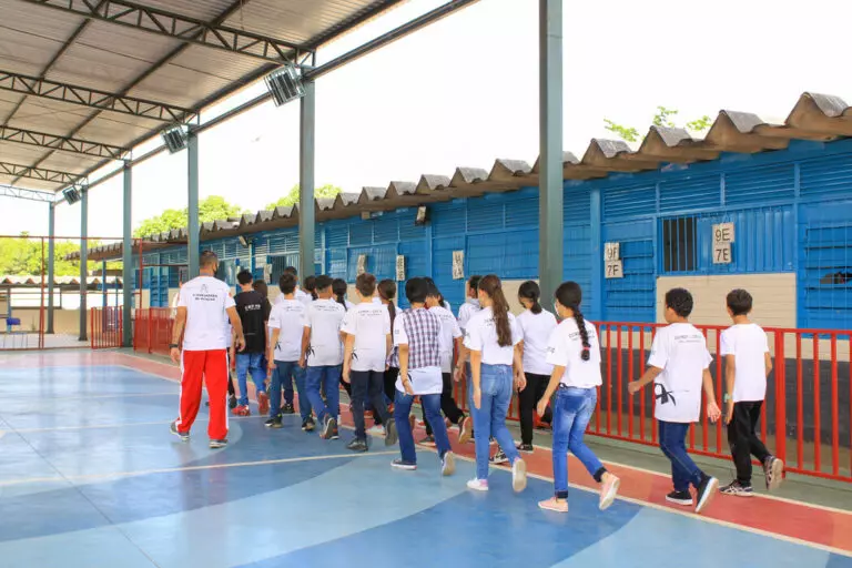 Governo do Estado divulga lista das escolas que devem se tornar cívico-militares