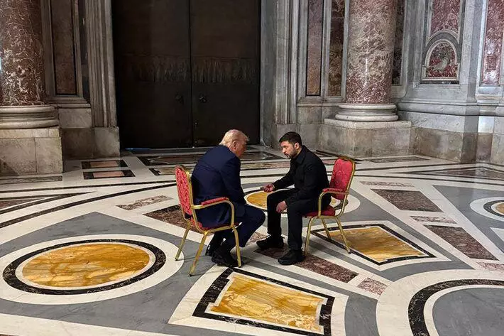 Zelenski e Trump se reuniram em Roma antes do velório do papa Francisco