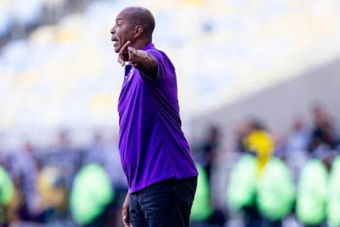 Após goleada sofrida, interino do Corinthians se desculpa com a torcida