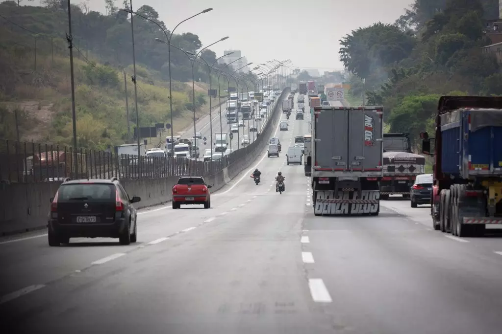 Feriado do Dia do Trabalhador deve movimentar 3,9 milhões de veículos nas rodovias concedidas