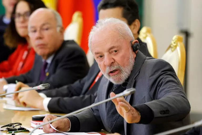 Lula critica tarifas de Trump durante reunião com Putin em Moscou