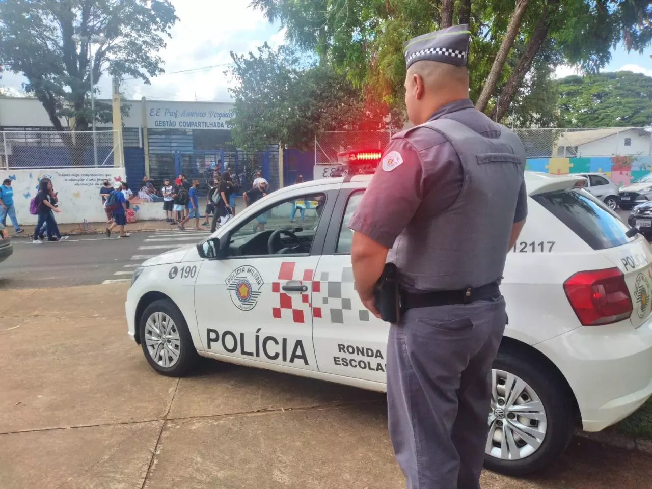Adolescente é flagrado com maconha em frente a escola estadual de Botucatu