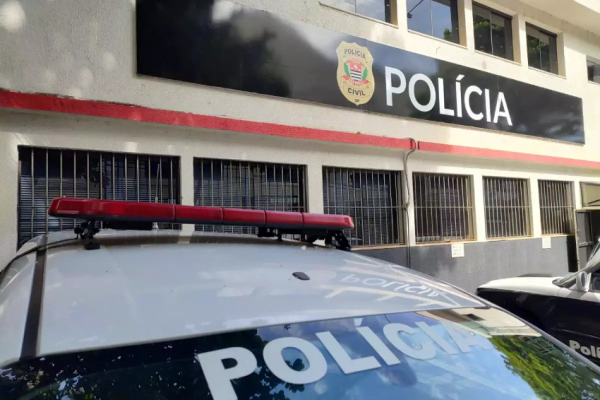 Homem vê energia desligar e luta com ladrões até a PM chegar