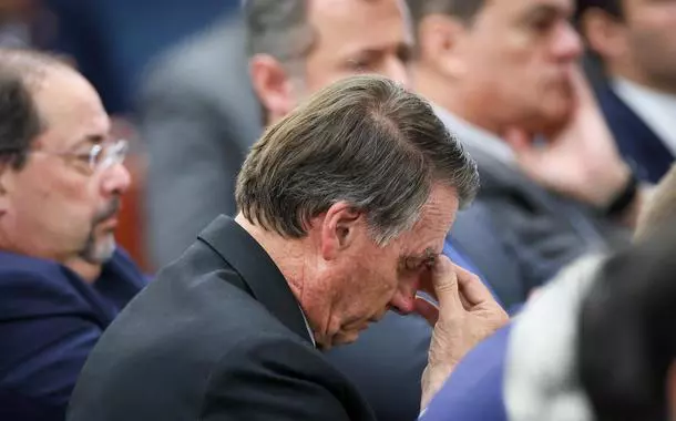 PF Indicia Jair Bolsonaro, Carlos Bolsonaro e Alexandre Ramagem por Uso Ilegal da Abin para Espionagem Política