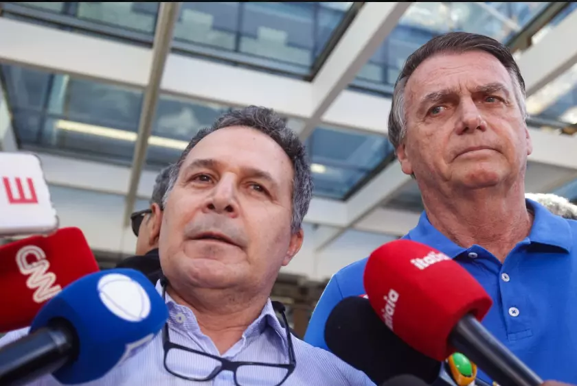 Bolsonaro é diagnosticado com pneumonia viral e segue tratamento com antibióticos