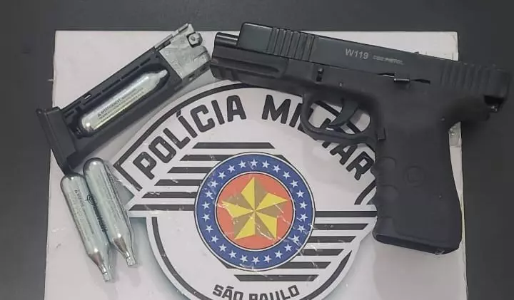 Homem é preso com simulacro de arma após briga no trânsito em Botucatu