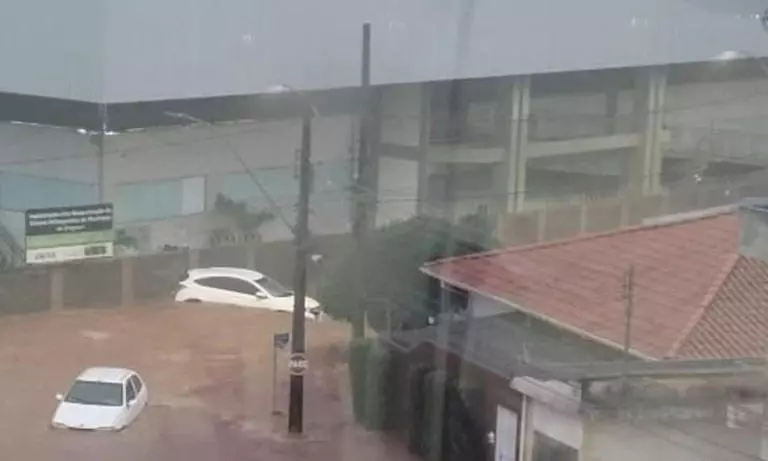 Temporal causa estragos em cidade mineira: 