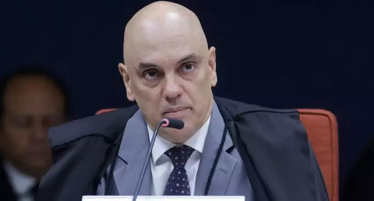 Alexandre de Moraes abre julgamento de militares e policial federal acusados de monitorá-lo em trama golpista