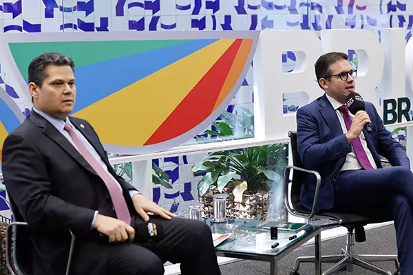 Alcolumbre e Motta não vão à cerimônia de Lula de sanção do Imposto de Renda e escalam crise