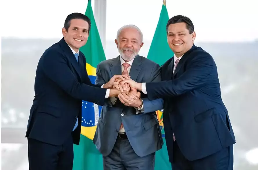 Rompimento de Alcolumbre e Motta com o governo é real? E como a direita pode se beneficiar disso?