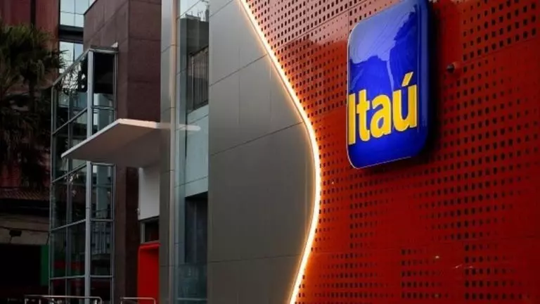 Itaú fecha agências, demite funcionários e prejudica clientes, denuncia sindicato