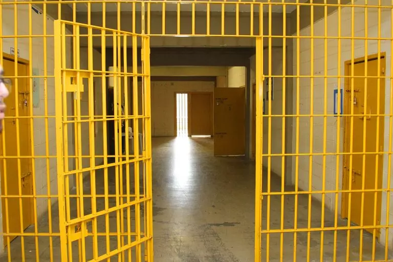 Adolescente da Fundação CASA em Botucatu conquista bolsa integral em Biomedicina