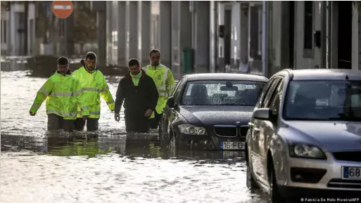 Chuva intensa deixa Espanha e Portugal debaixo d'água