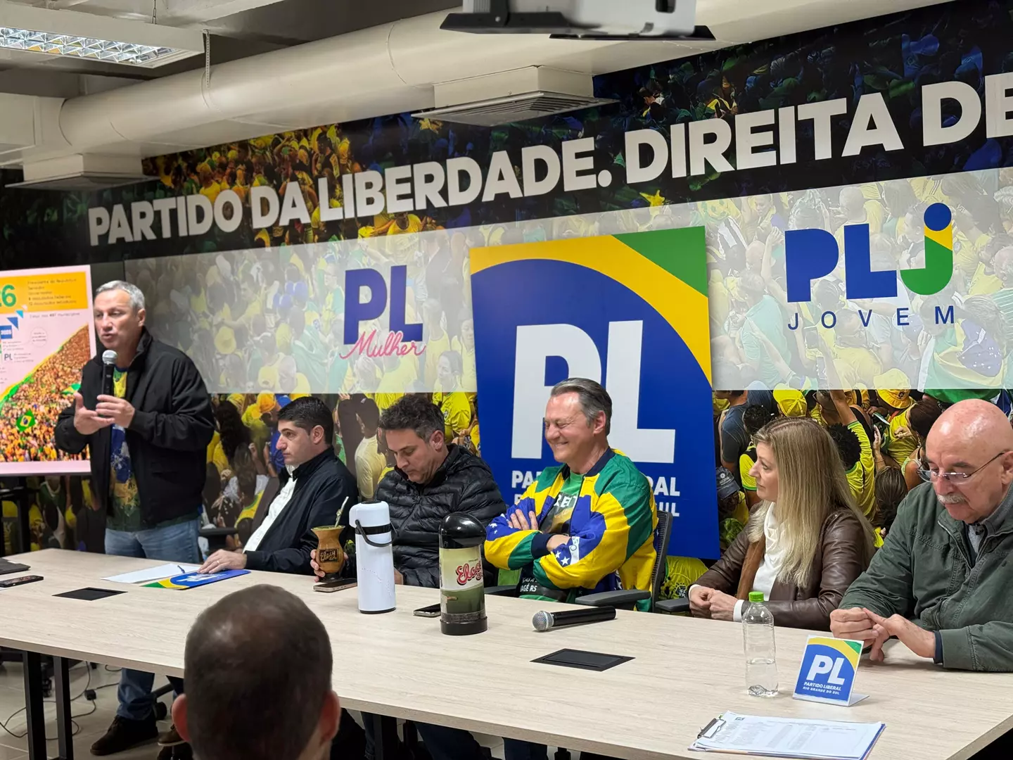 Reunião da Associação dos Prefeitos e Vice-Prefeitos do PLRS reúne lideranças na sede do partido em Porto Alegre