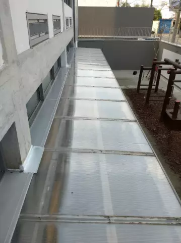 LIMPEZA DE COBERTURA DE POLICARBONATO LIMPEZA DE COBERTURA DE POLICARBONATO