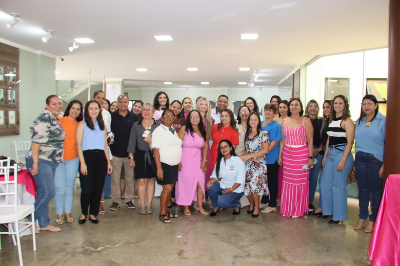 Câmara de Barreiras realiza café da manhã especial para servidoras em homenagem às mulheres