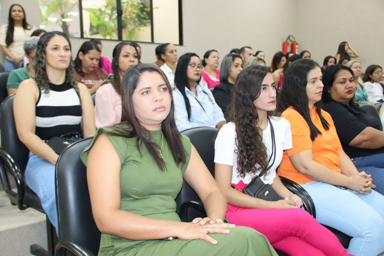 Câmara de Barreiras realiza café da manhã especial para servidoras em homenagem às mulheres