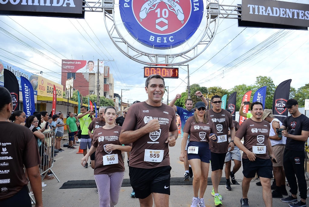 Prefeito Otoniel Teixeira participa da 13ª Corrida Tiradentes em Barreiras