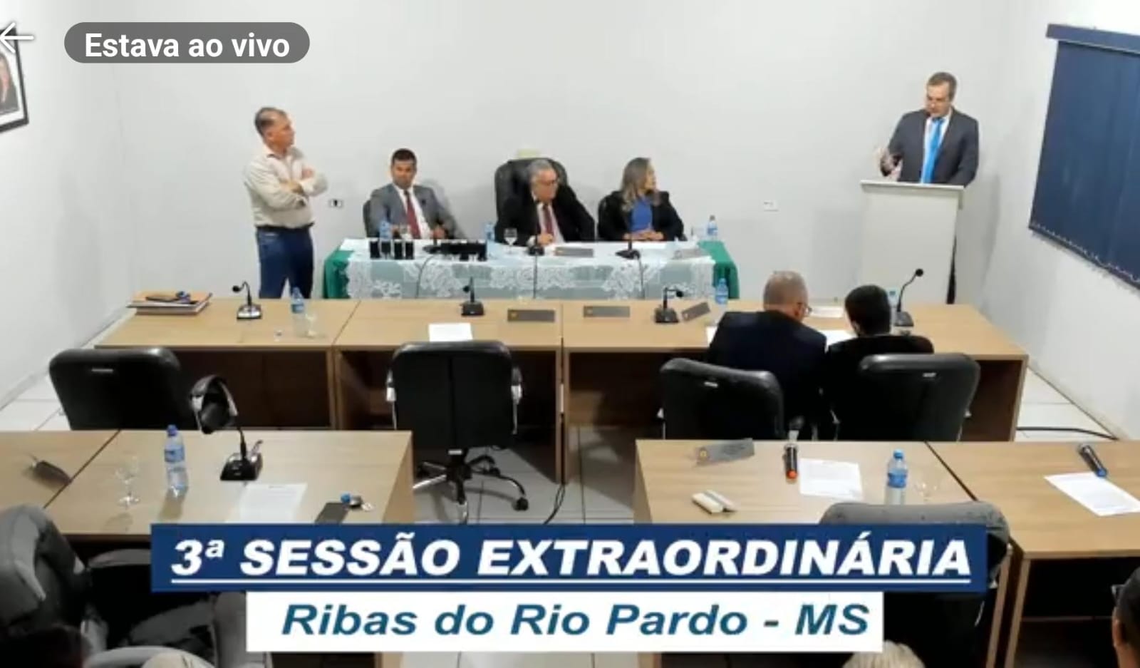 Vereadores derrubam veto do orçamento de 2025 do prefeito João Alfredo
