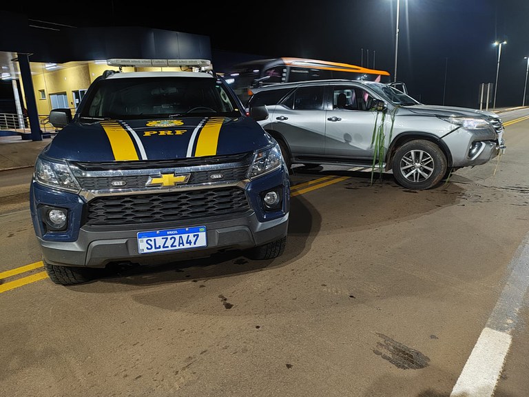 Em Ribas, PRF recupera Hilux SW4 furtada Valinhos (SP)