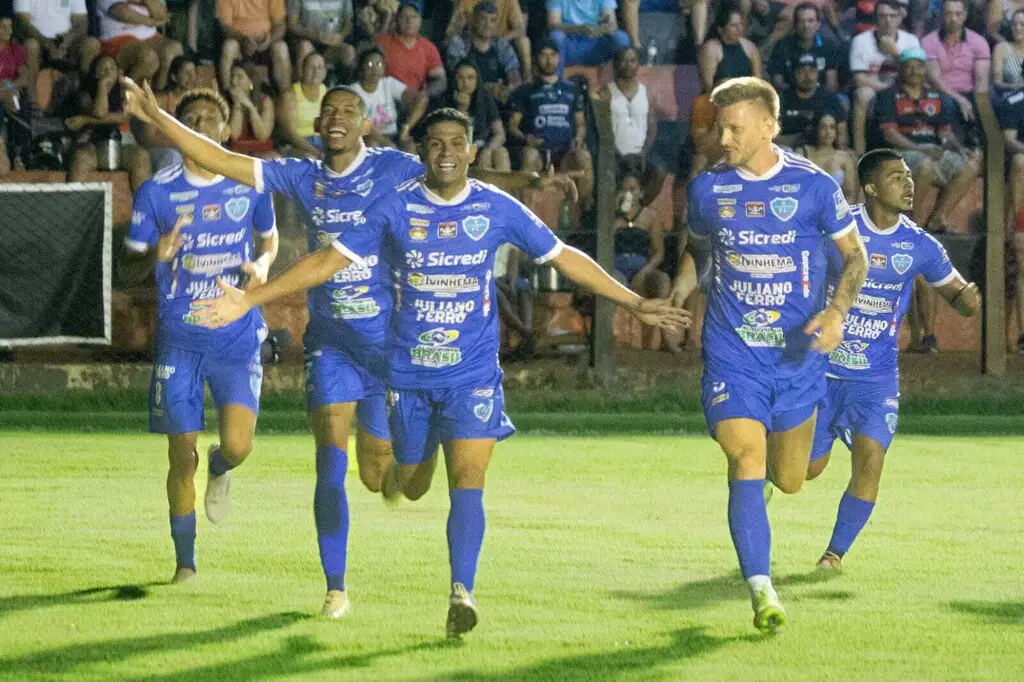 Ivinhema goleia Águia Negra e vai enfrentar Operário na final do Estadual