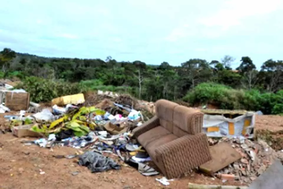 Prefeitura é multada pela Sedam por causa de “lixão” a céu aberto nos arredores da cidade