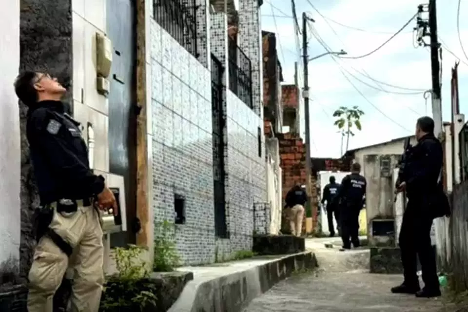 Ação contra o Comando Vermelho na Bahia prende 35; 1 pessoa foi morta