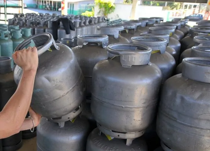 Acelen anuncia novo aumento e preço do gás de cozinha dispara na Bahia Acelen anuncia novo aumento e preço do gás de cozinha dispara na Bahia