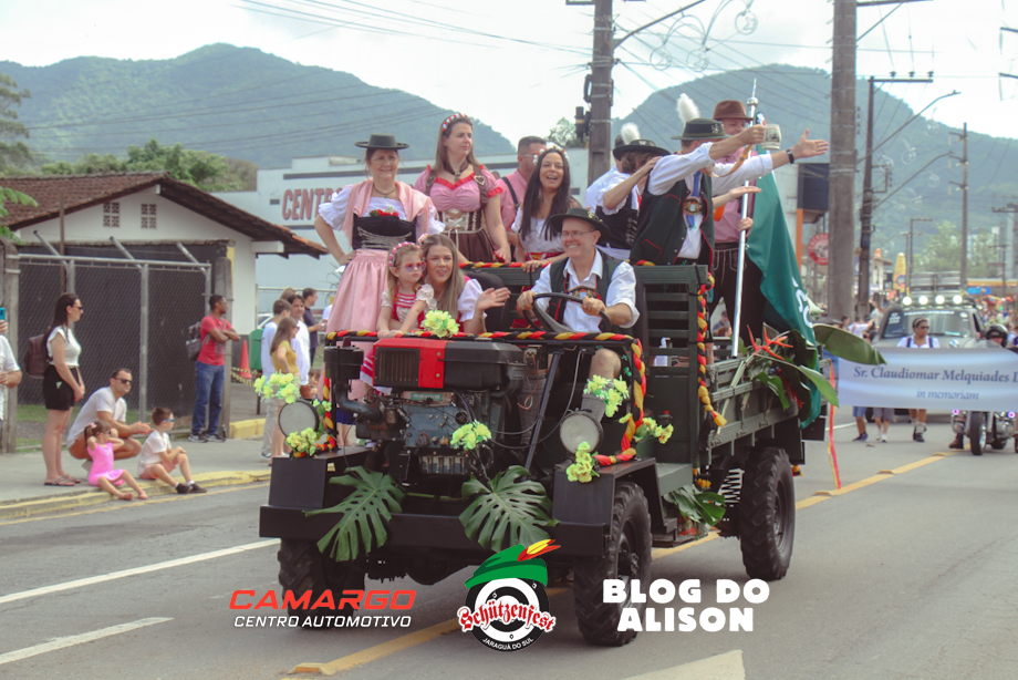 Desfile das Sociedades de Tiro anima a 34ª Schützenfest em Jaraguá do Sul