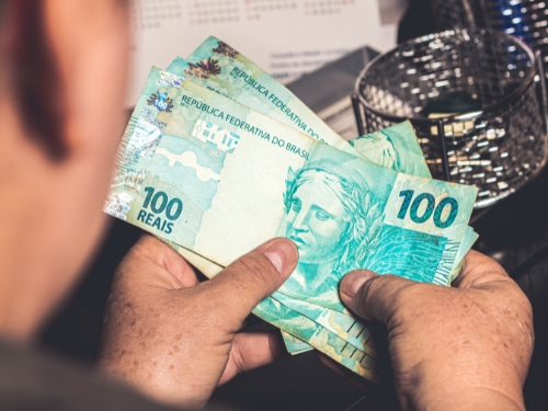 Segunda parcela do 13º salário deve ser depositada até sexta-feira (20)