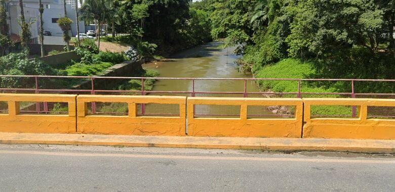 Homem em situação de rua morre após ser jogado de ponte em Jaraguá do Sul