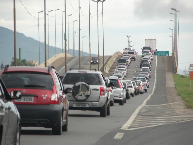 BR-101  deve registrar mais de 400 mil veículos nesta quinta-feira, Alerta PRF
