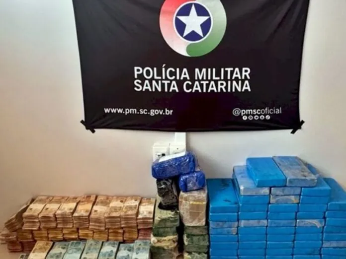 Idoso é preso com mais de R$ 810 mil e 60 kg de drogas em Santa Catarina